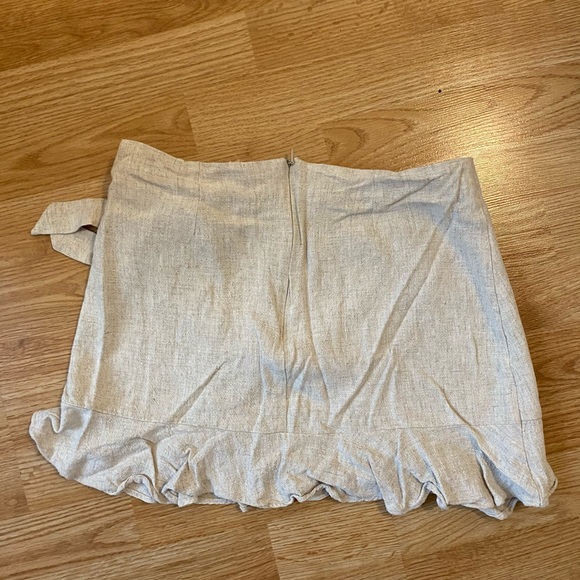 ‼️SOLD‼️ Beige wrap skirt - Picture 3 of 4